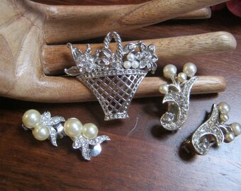 Vintage  mid century silvertone woven flower basket pin, silvertone faux pearl flower basket pin brooch, flower basket pin clip earrings