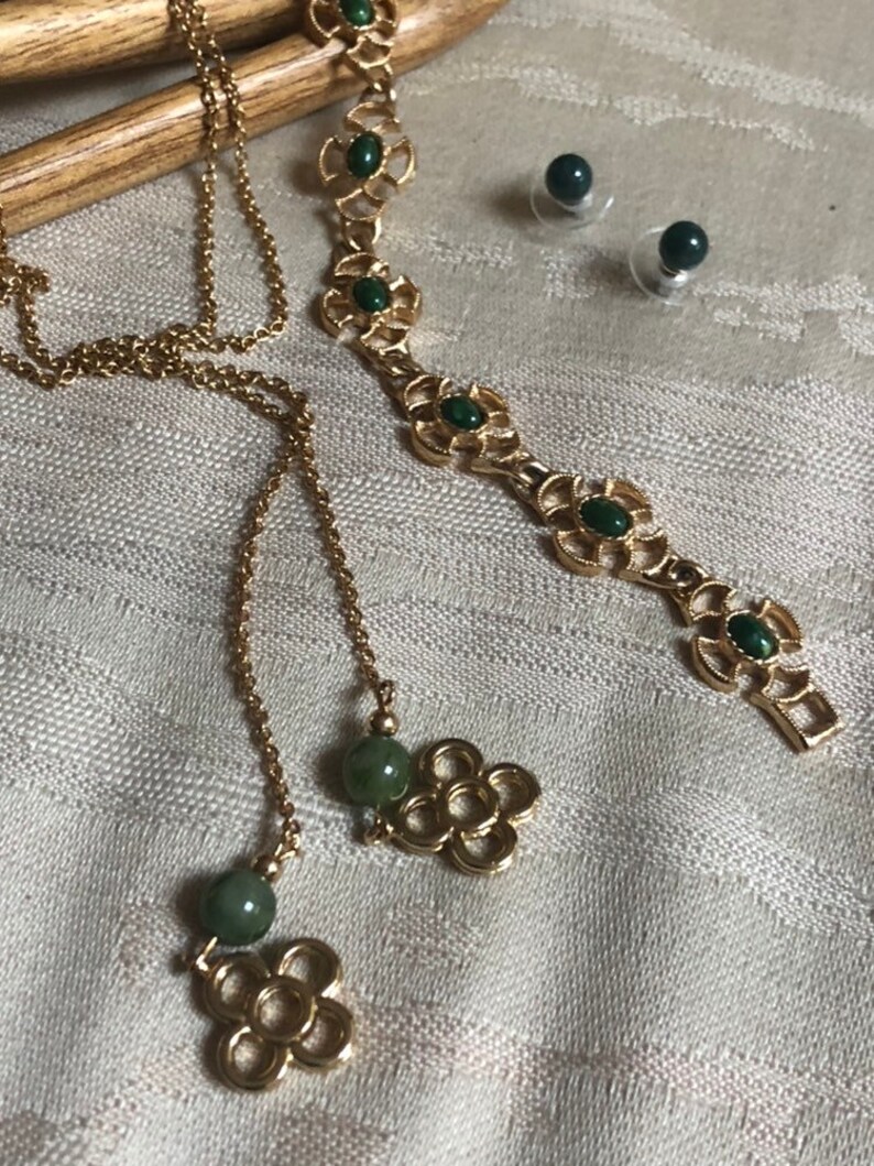 green jade stud pierced earrings green accent jewelry Vintage goldtone green stones 3 piece jewelry set Avon green stone bracelet