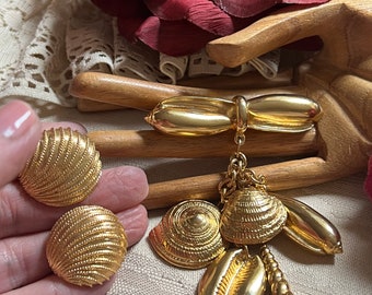 Vintage nautical multi sea shells FO brooch, dangling gold plate sea shells pin, ocean theme brooch shell clips gold sea shell charms brooch
