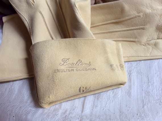 Vintage pale yellow made England doeskin gloves, … - image 5