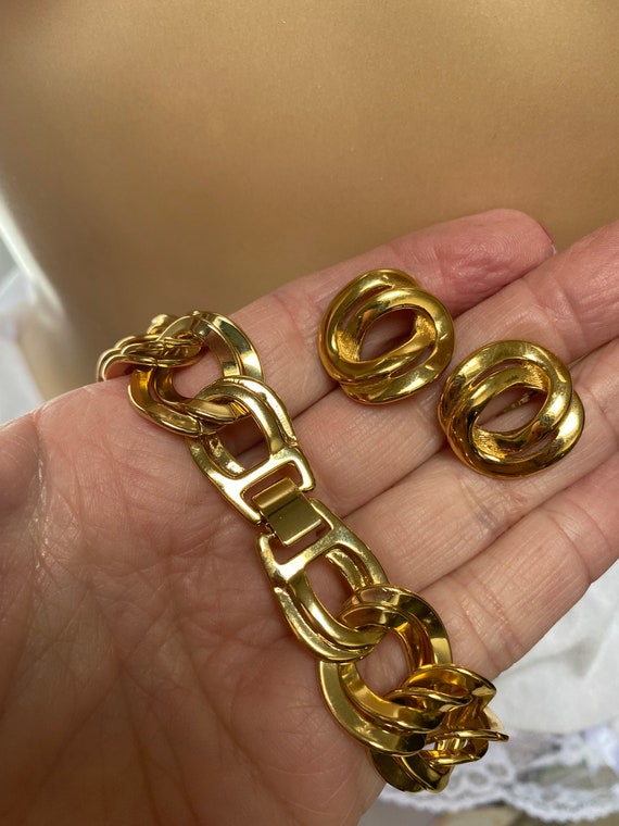 MONET Bracelet Goldtone 7 Long x 1 Wide 1970/'S