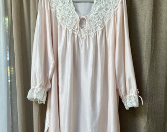 Vintage Victorian look pale pink Barbizon Boutique night shirt, ornate lace soutache trim pink Barbizon night gown M, ruffle sleeve Barbizon