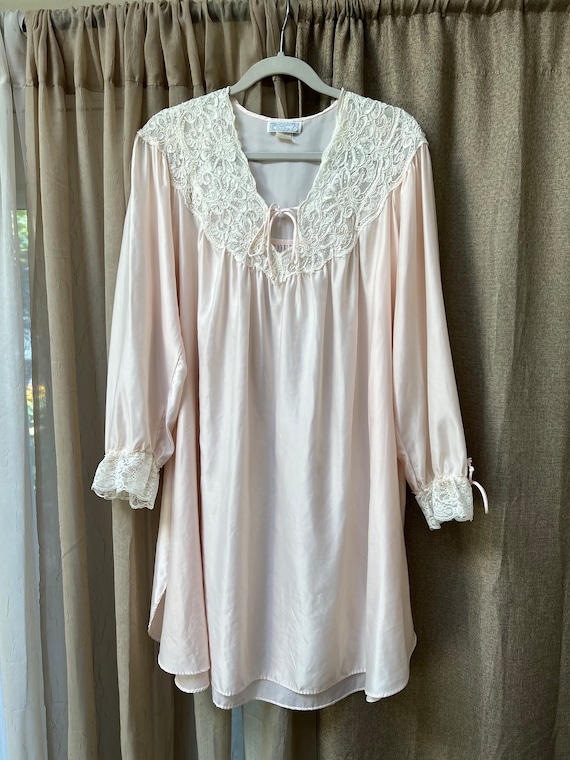 Vintage Victorian look pale pink Barbizon Boutique