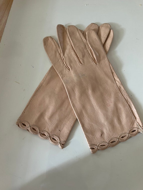 Vintage palest pink mauve kidskin leather gloves S