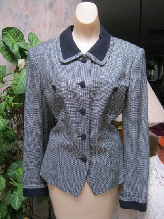 Vintage  fitted navy white woman's blazer, navy wh