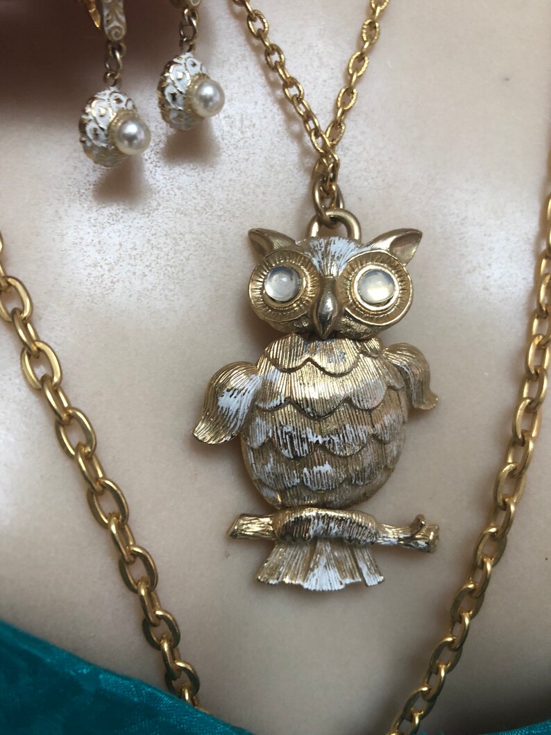 gold white owl pendant necklace matching clip earrings owl jewelry summer jewelry Vintage gold white owl pendant necklace