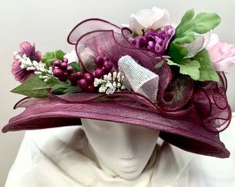 C'est ainsi que j'appelle cette casquette Kentucky Derby pour femme. Peut également être porté à l'église, à la mère de la mariée, etc.