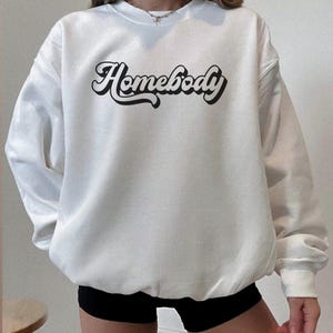 Homebody Sweatshirt, Homebody Shirt, gemütliches Sweatshirt, Grafik Sweatshirt, Slouchy Sweatshirt, süßes Sweatshirt, trendiges Sweatshirt