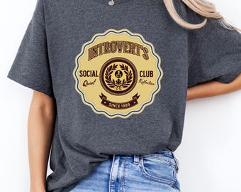 Introvert Social Club Badge Shirt – Quiet, Reflective, Since 1989 | Funny Retro Unisex Tee