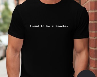 Camiseta gráfica para profesores – Diseño minimalista con tipografía de máquina de escribir sobre algodón
