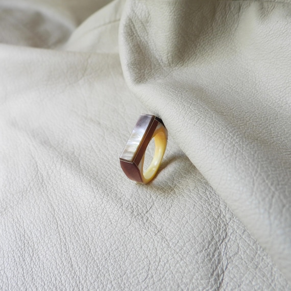 Vintage Carved Shell Signet Ring: Iridescent Moth… - image 1