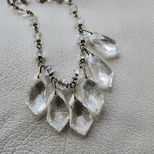 Collar vintage de cristal checo: joyería de latón y cristal