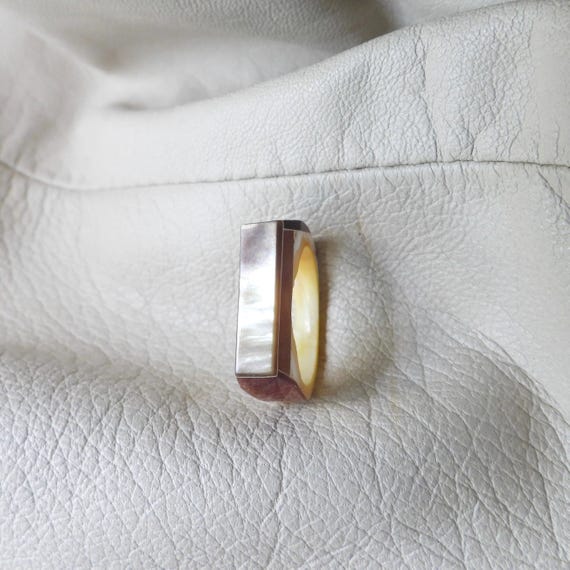 Vintage Carved Shell Signet Ring: Iridescent Moth… - image 6