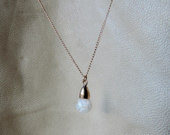 antikt halsband med opalhänge i 14k gult guld, kedjehalsband i 14k gult guld, opalhänge i 14k gult guld, krossad opal i 14k gult guld