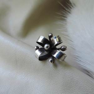 vintage ring sterling silver floral ring handcrafted 925 flower ring unique floral ring sterling flower ring pretty silver ring