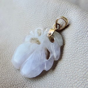 jade pendant vintage lavender jade pendant 14k gold jade pendant carved jade pendant vintage carved lavender jade pendant 14k