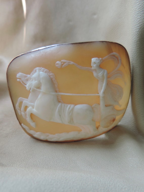 antique cameo carved shell cameo horse chariot ca… - image 2