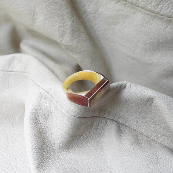 Vintage Carved Shell Signet Ring: Iridescent Moth… - image 7