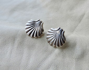 vintage earrings sterling silver shell earrings 925 post shell earrings vintage 925 stud earrings light sterling scallop shell earrings