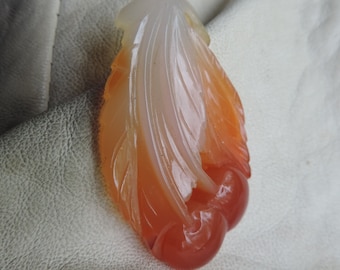 Colgante antiguo de cornalina tallada en cereza: piedra ombré