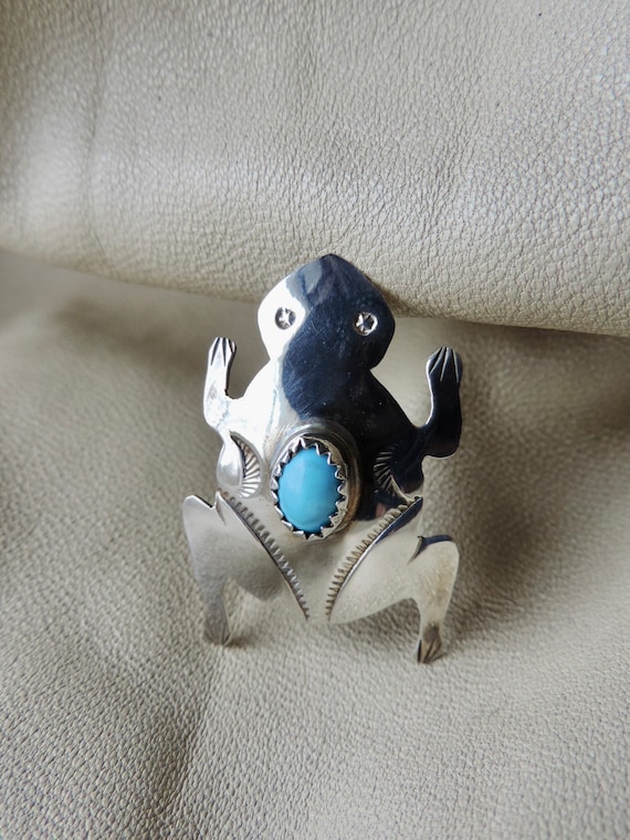 Fascinating Navajo Shell Sterling Silver Frog Ring Native American Fascinating Navajo Shell Sterling Silver Frog Ring Native American