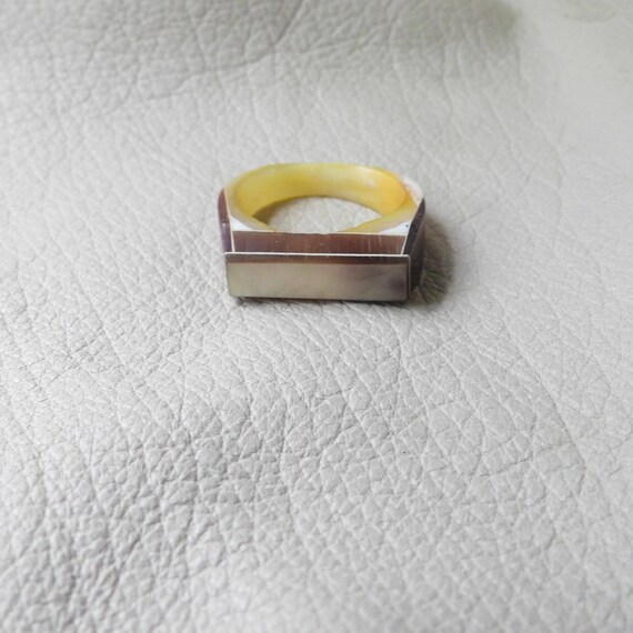 Vintage Carved Shell Signet Ring: Iridescent Moth… - image 5