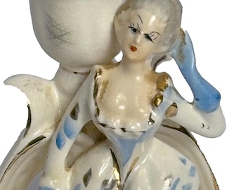 Mid-Century Colonial Revival Boudoir Lamp