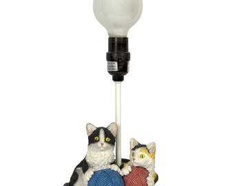 Vintage Kittens & Yarn Table Lamp