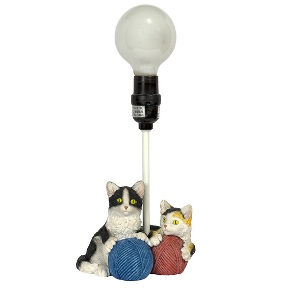 Vintage Kittens & Yarn Table Lamp