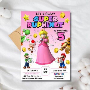 Op de afbeelding: Een roze en blauwe verjaardagsuitnodiging met een cartoonafbeelding van Princess Peach uit de Super Mario Bros. videogame-serie. De uitnodiging luidt "Let's Play! Super Ruphinet is turning 5".
