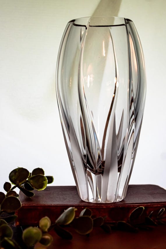 Mikasa Flame D'Amore Flower Vase (7 1/4" x 2 1/4")