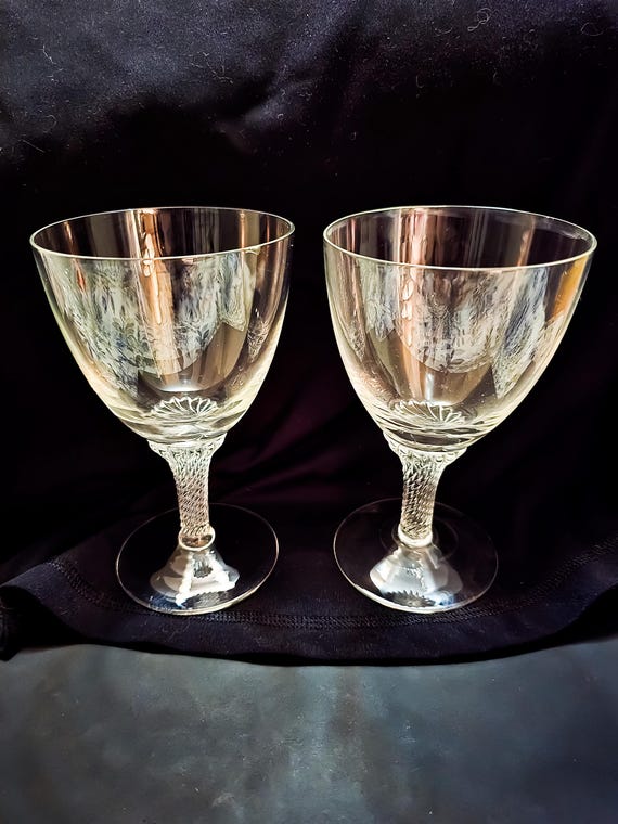 Set of 2 Goblets by George Borgfelt - Lisa Collection, 6.25" x 3.75", Elegant Glassware for Home Decor & Entertaining