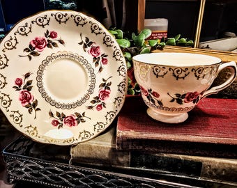 Taza de té y platillo de porcelana china Colclough: rosas y capullos, ribete dorado