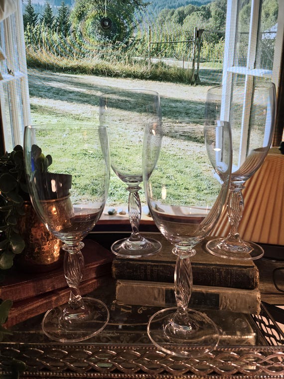Set of 4 Mikasa Alessandra Wine Glasses (9 1/8" x 3 1/4") - Unique, gorgeous blown glass