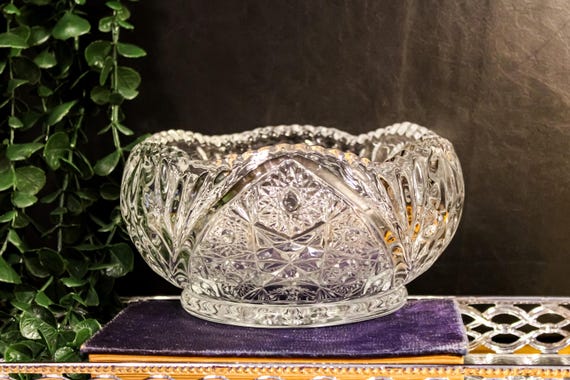 Smith Glass Cut & Pressed Cupped Bowl - 7" Clear Decorative Dish, Vintage Home Decor, Elegant Glassware for Gifts