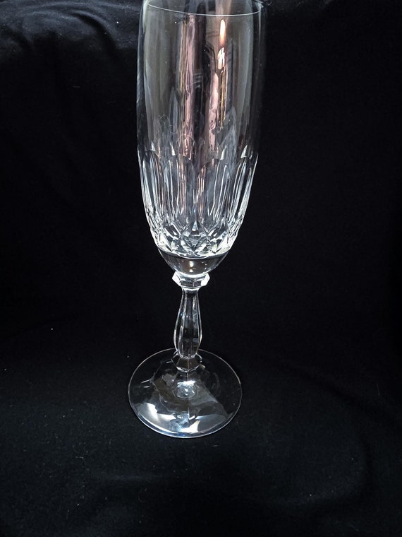 Schott-Zwiesel Delilah Fluted Champagne Glasses - Elegant 7 3/4" Crystal Stemware for Parties & Weddings