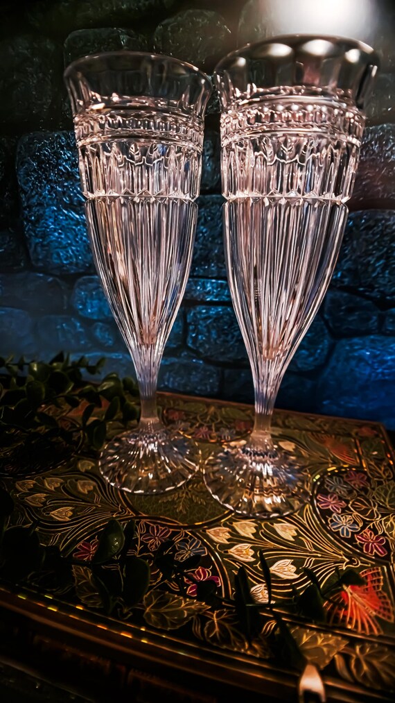 Set of 2 Gorgeous and Flawless Mikasa Titan Champagne Flutes