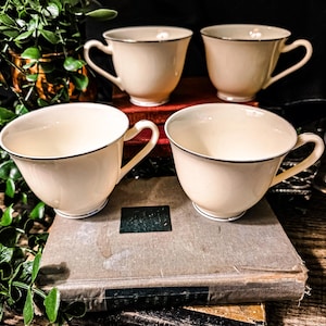 Set mit 4 Mikasa Stanton Platinum Footed Cups (3 &quot;) in ausgezeichnetem Zustand