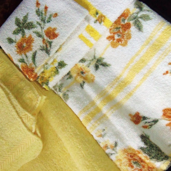 2 Vintage Bath Towel sets Yellow Gold Rust Flowers Cannon 1970's unused in gift box