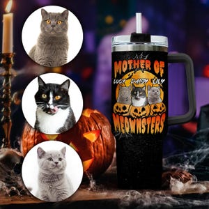 Kundenspezifische Katzen-Mama-Halloween-Becher 40 Unzen | Mutter von Meownsters Tasse mit Haustierfotos & Namen | Personalisiertes gruseliges Geschenk für Katzenliebhaber