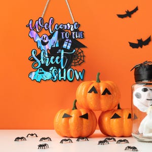 Welcome to the Sheet Show Wooden Hanging Sign – Funny Ghost Halloween Door Decor for Front Porch