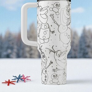 Bicchiere con pupazzo di neve inciso – Stanley Cup da 14 oz, 20 oz, 30 oz, 40 oz – Graziosa tazza invernale per bambini e appassionati di magiche storie sulla neve immagine 7