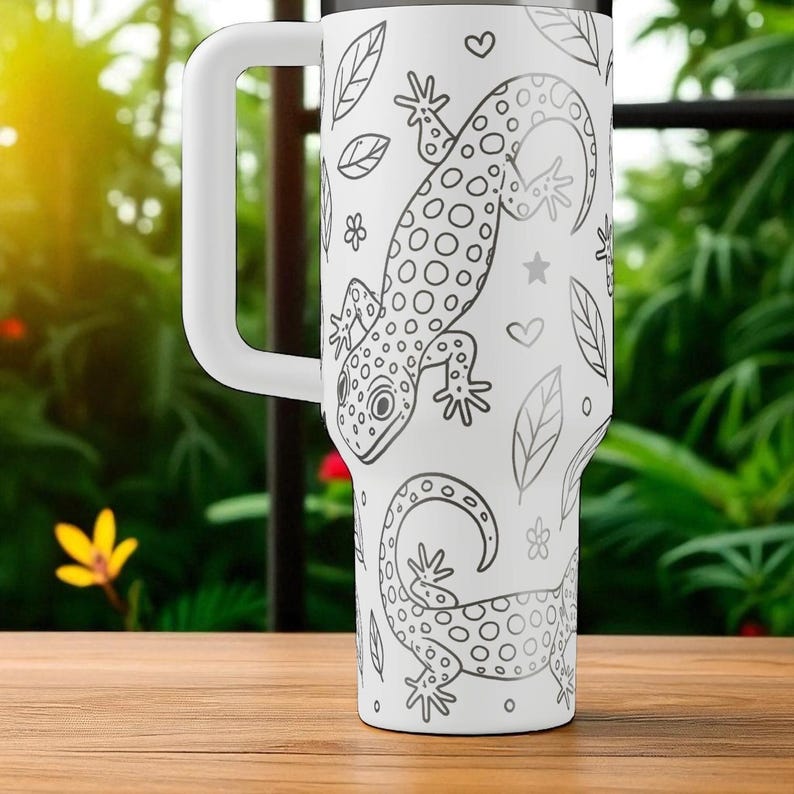 Stanley drinkbeker met gegraveerde gekko – Leuk ontwerp met hagedis en reptiel – Verkrijgbaar in 473 ml, 611 ml, 881 ml en 1,2 liter. Een perfect cadeau voor liefhebbers van reptielen en amfibieën. afbeelding 7