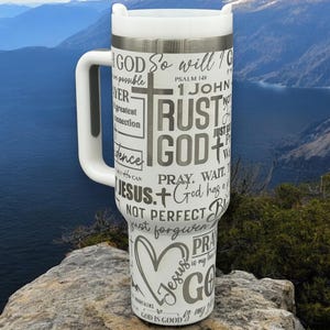 Kubek z wersetem biblijnym Stanley – Spersonalizowany prezent chrześcijański dla niego lub dla niej – Kubek ze stali nierdzewnej grawerowany laserowo – Kubek z wersetem biblijnym