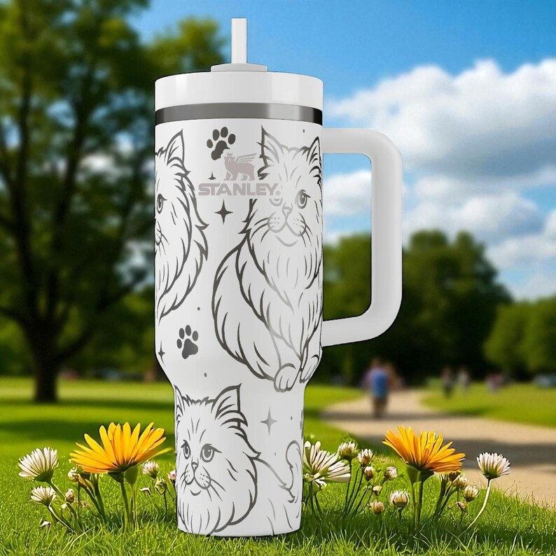Bicchiere Stanley con incisione di un gatto persiano – Design con gattino soffice – 14 oz, 20 oz, 30 oz, 40 oz – Un regalo adorabile per gli amanti dei gatti immagine 1