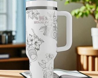 Stanley Camera Tumbler – Gravierter 40-oz-Fotografenbecher mit Blumenmuster, Henkel und Strohhalm – Individuelles Geschenk für Kreative und ästhetische Kaffeeliebhaber