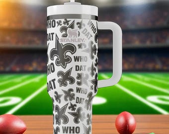 Who Dat Stanley Tumbler – grawerowany kubek kibica piłki nożnej z motywem fleur-de-lis (14 uncji, 20 uncji, 30 uncji, 40 uncji)