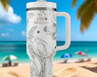 Stanley drinkbeker met zeeschildpadmotief – Gegraveerde oceaanbeker van 1,2 liter met handvat en rietje – Een gepersonaliseerd cadeau voor strandliefhebbers en fans van het onderwaterleven