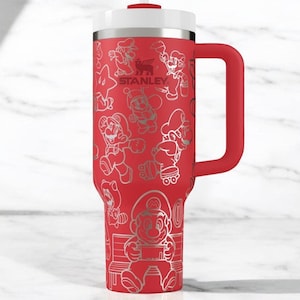 Pixel Plumber Tumbler – Retro Game Cup with Handle, 8-Bit Arcade Mug, Nostalgic Gamer Gift, Mushroom Power Drinkware