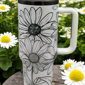 デイジーフラワータンブラー - 刻印入りスタンレーカップ、女性への花のギフト、断熱トラベルマグ、カスタムドリンクウェア 画像 6